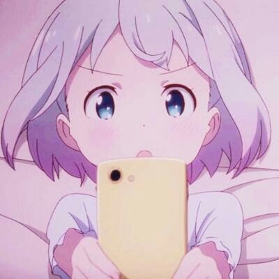 很多人给她寄旧衣服 只为留住思念